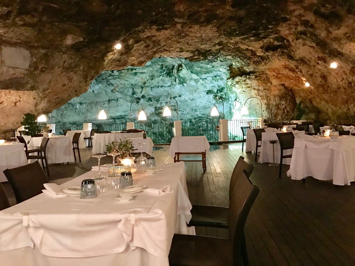 Um Luxuoso Restaurante Dentro De Gruta Na It Lia Checkhotels