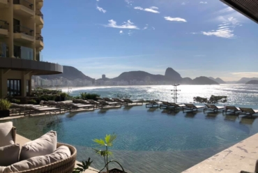 Piscina do Fairmont Copacabana | Foto: Reprodução Facebook