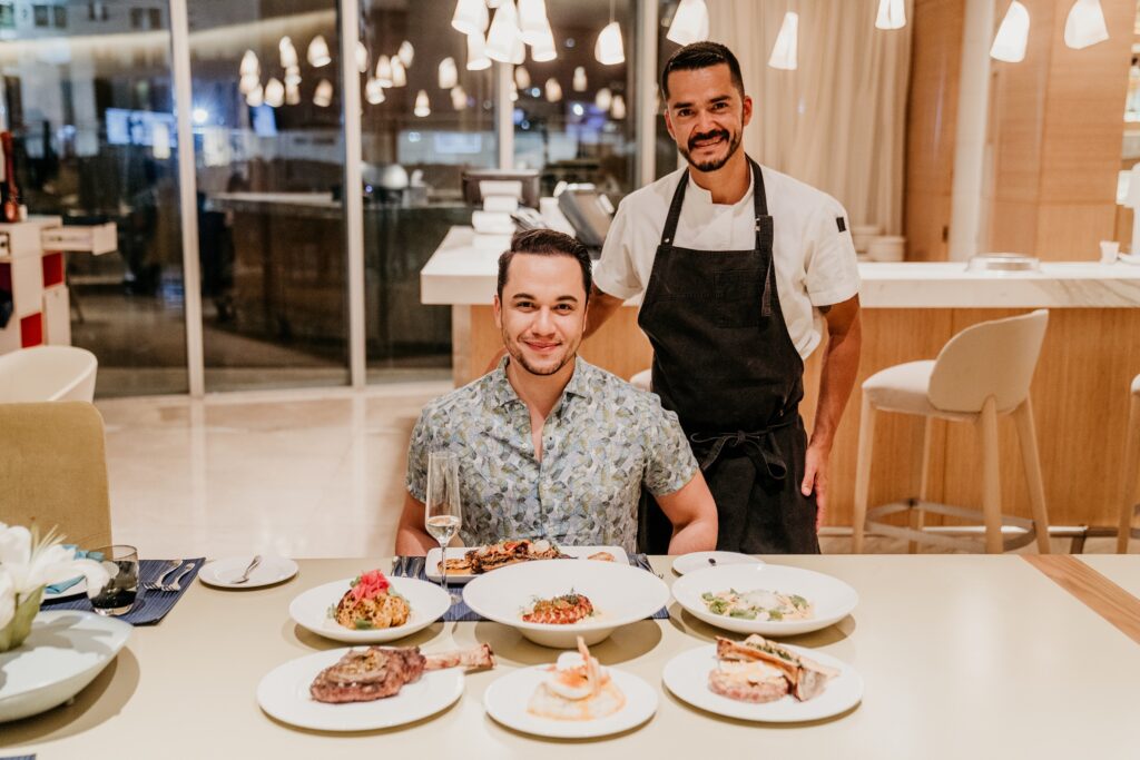 Vinicus Belo e o Chef Guido Ojeda no The Grand Hotel Punta del Este | Foto: Wiggo Berge/CheckHotels