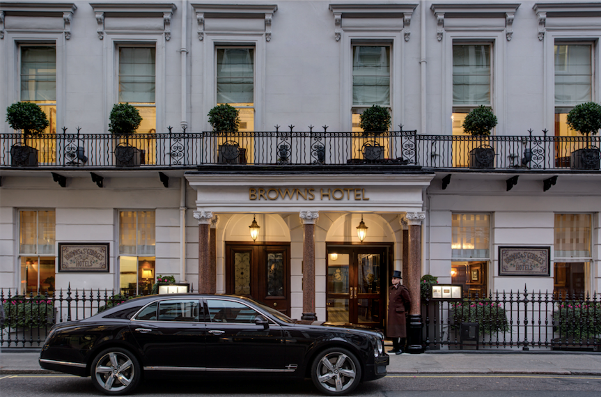 Fachada do Brown’s Hotel, em Londres