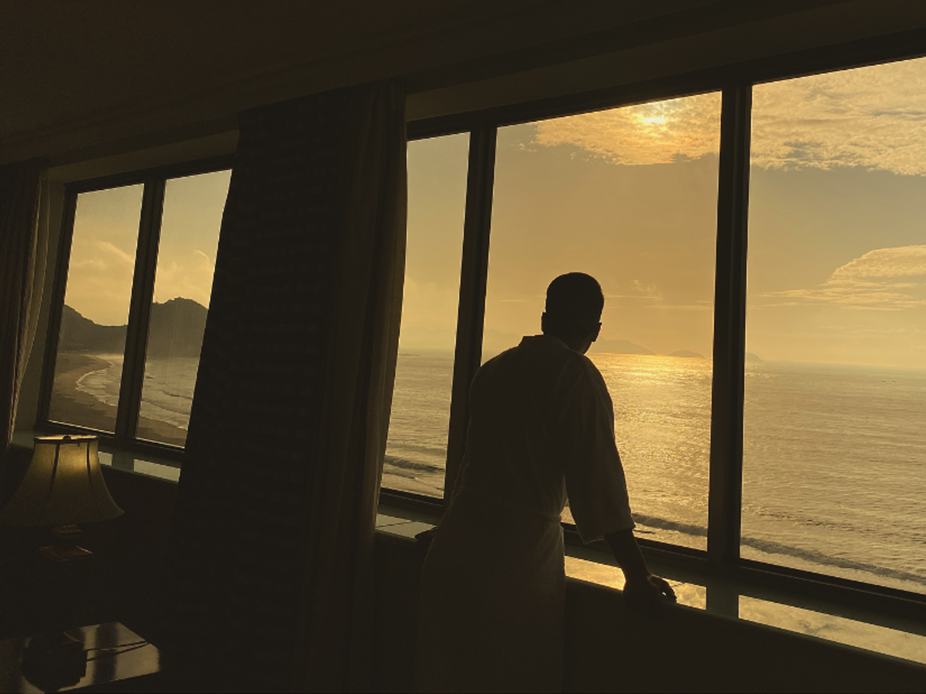 Vinicius Belo na suíte presidencial do JW Marriott | Foto: Check Hotels