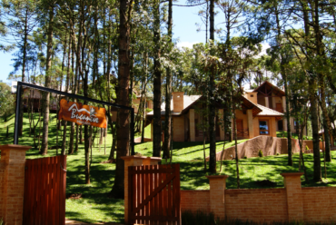 Fachada da Pousada Buscaneve em Monte Verde, Minas Gerais