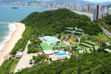 Vista de cima do Infinity Blue Resort & SPA