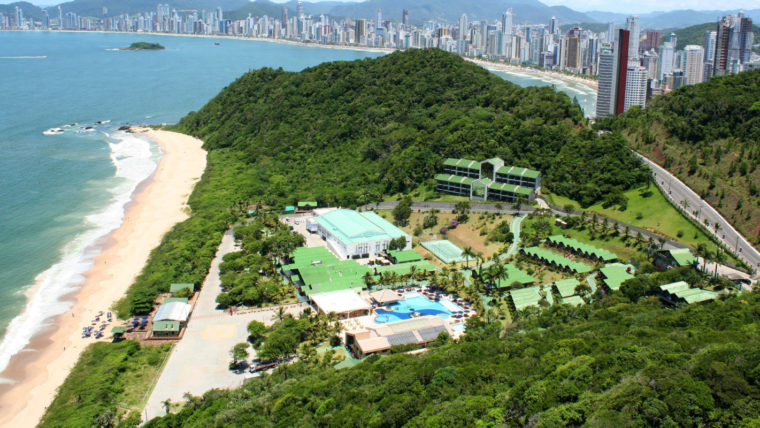 Vista de cima do Infinity Blue Resort & SPA