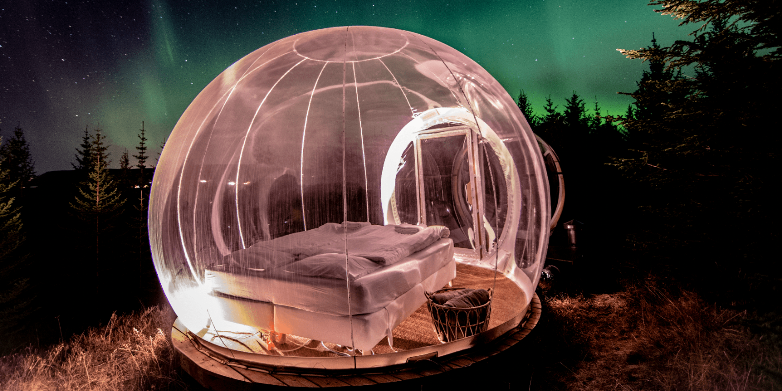 O hotel bolha que oferece a melhor vista da aurora boreal islandesa -  CheckHotels