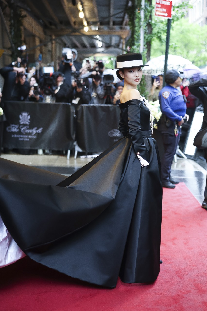 Jennie, do BLACKPINK, no The Carlyle, a Rosewood Hotel | Foto: Getty