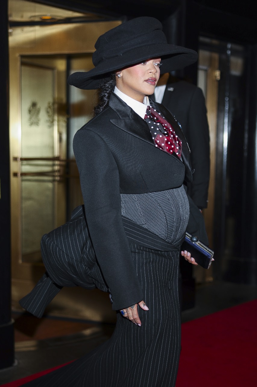 Rihanna deixa o The Carlyle, a Rosewood Hotel | Foto: Getty