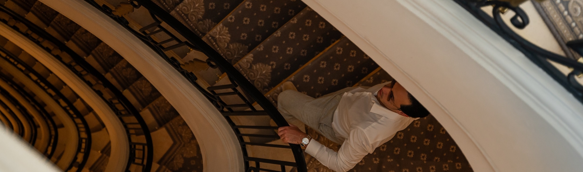 Vinicius Belo no George V Paris Four Seasons | Foto: Marcelo Ruduit/CheckHotels