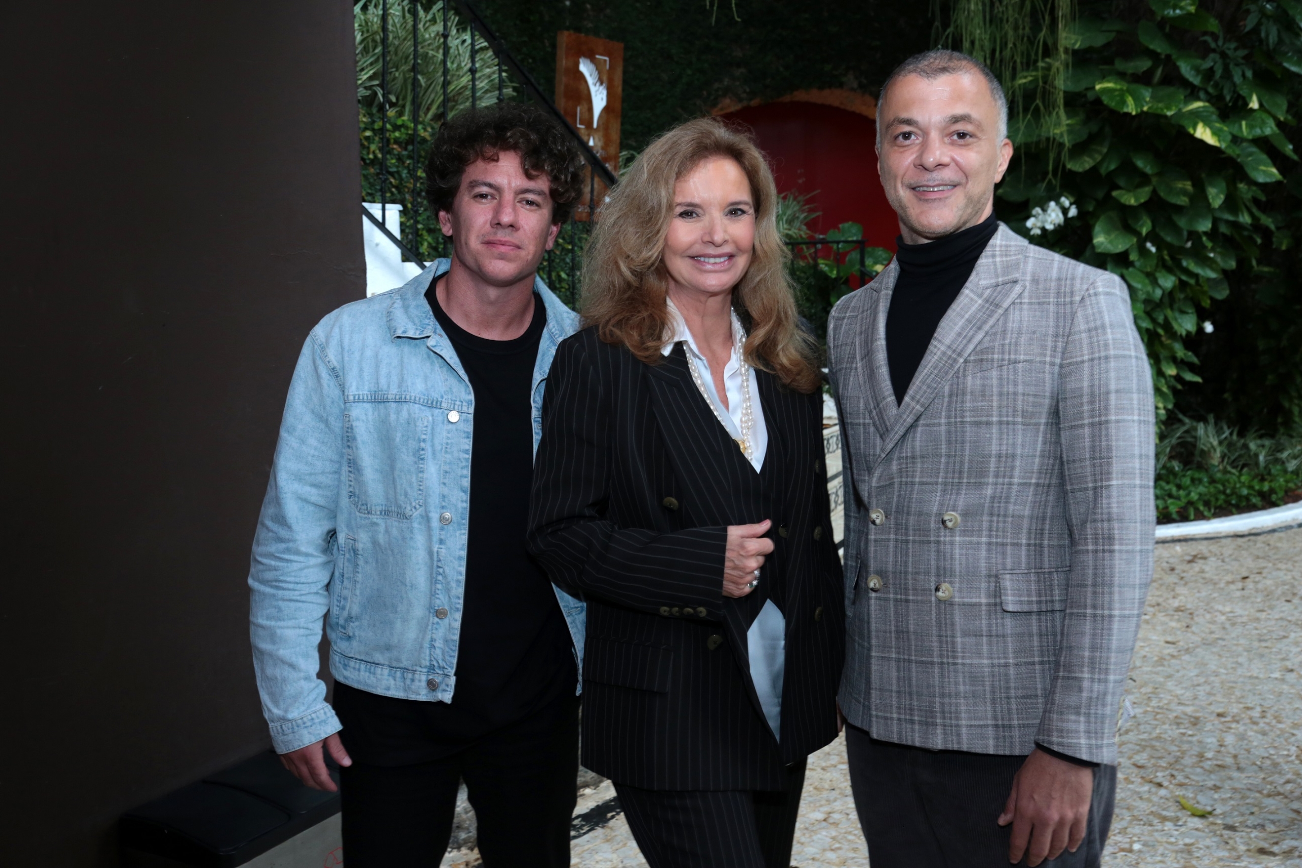 Paula Bergamin entre Flávio Cartaxo e Eduardo Lang | Foto: Vera Donato