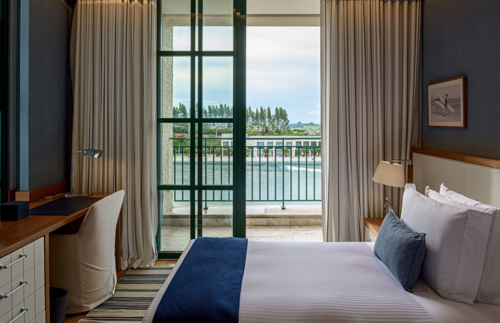 Suíte Deluxe do Boa Vista Surf Lodge | Fasano | Foto: Reprodução