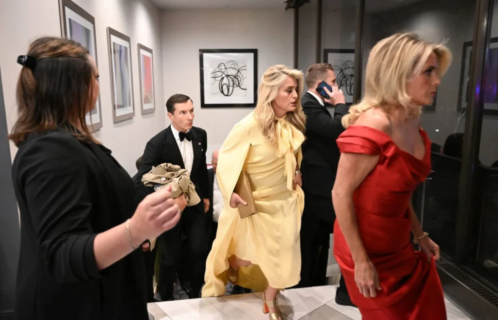 Convidados deixam o Hilton às pressas | Foto: reprodução