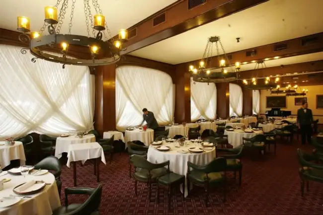 o antigo restaurante do hotel Ca’d’Oro antes da reforma | Foto: reprodução