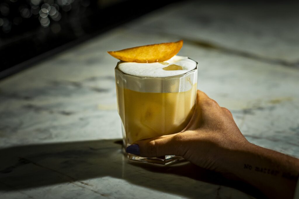 Dia do Hambúrguer do Seen São Paulo com drink | Foto: divulgação
