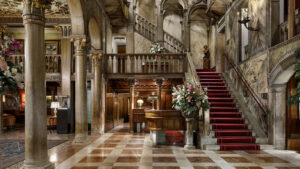 Após mais de 200 anos de história, o Hotel Danieli está prestes a reabrir em Veneza entre uma reforma milionária e a tragédia recente ligada a “Emily in Paris”