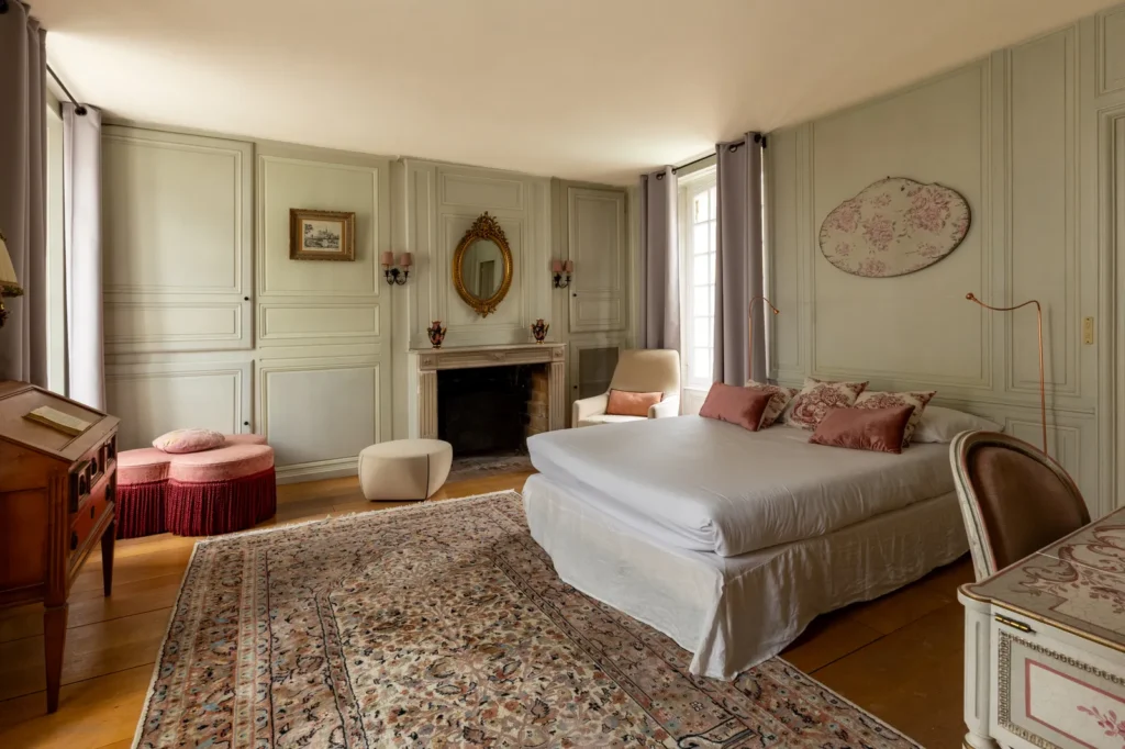 Manoir du Mée, antiga residência de Karl Lagerfeld, está atualmente à venda. © | Foto: MATTEOMEREA / PylaParis.fr