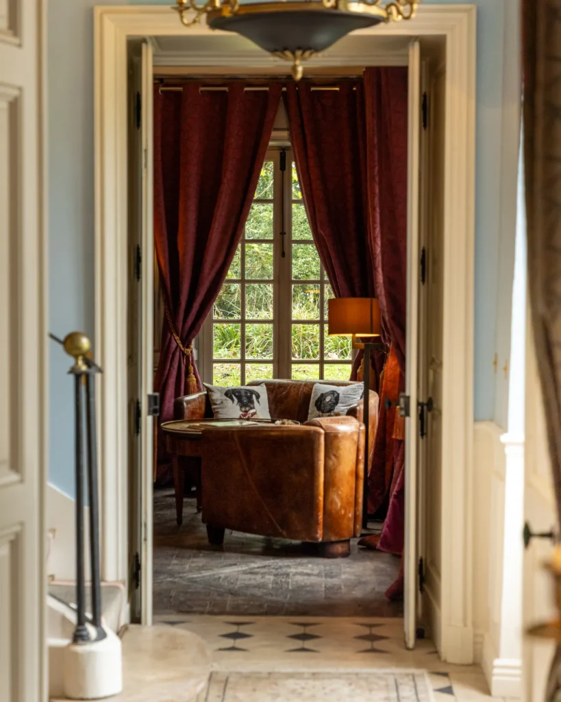 Manoir du Mée, antiga residência de Karl Lagerfeld, está atualmente à venda. © | Foto: MATTEOMEREA / PylaParis.fr