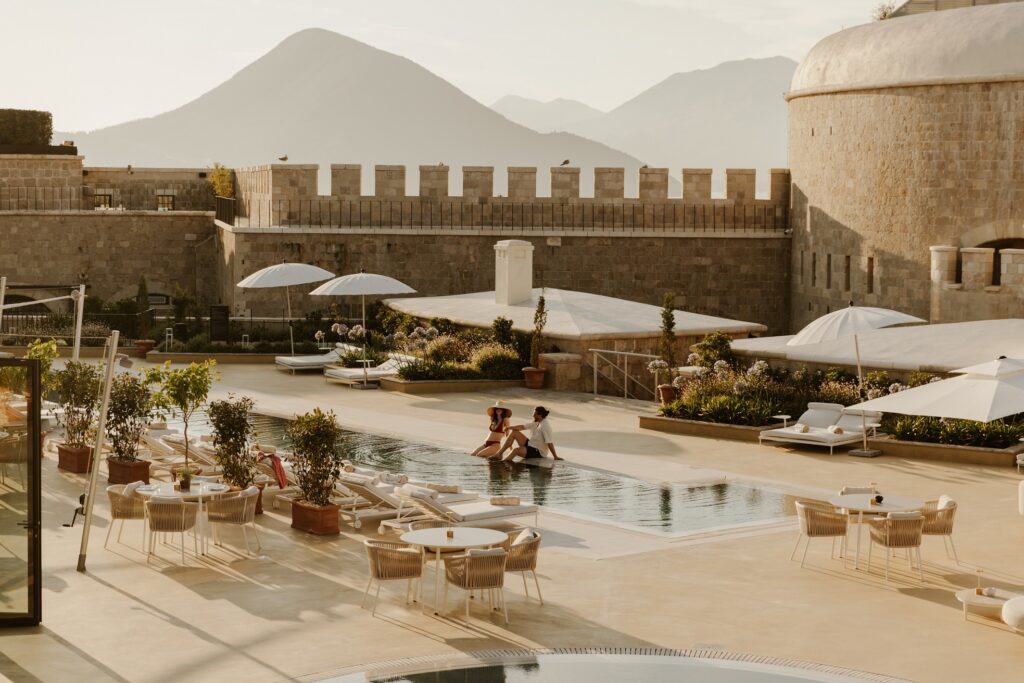 Mamula Island by Banyan Tree Pool - Pool Deck | Foto: Divulgação