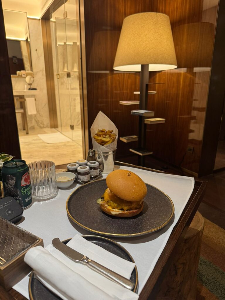 Vinicius Belo no Rosewood São Paulo | Foto: Check Hotels