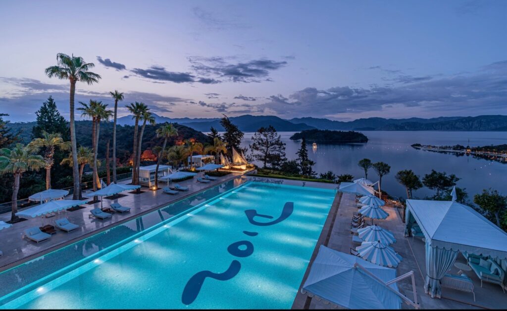 A Dior escolheu o D Maris Bay, na Turquia, para apresentar seu Riviera Project | Foto: reprodução