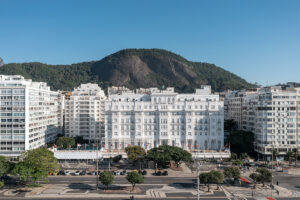 Uma cena que quase ninguém viu: a piscina do Copacabana Palace sem água