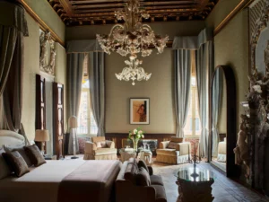 Após oito anos de restauração, palácio de quase 600 anos renasce como o novo Orient Express Venezia