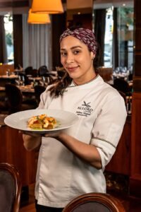 A nova chef do Alloro: quem é Juliana Magioli, a primeira mulher a comandar a cozinha do restaurante