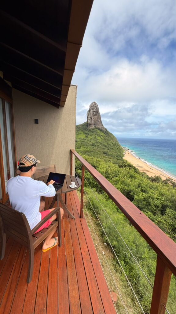 Vinicius Belo na Pousada Ecológica Akanã, em Fernando de Noronha | Foto: Check Hotels