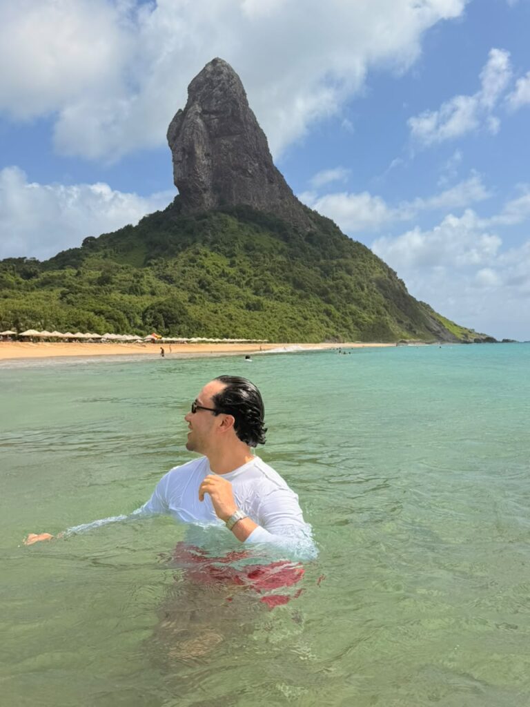 Vinicius Belo em Fernando de Noronha | Foto: Check Hotels