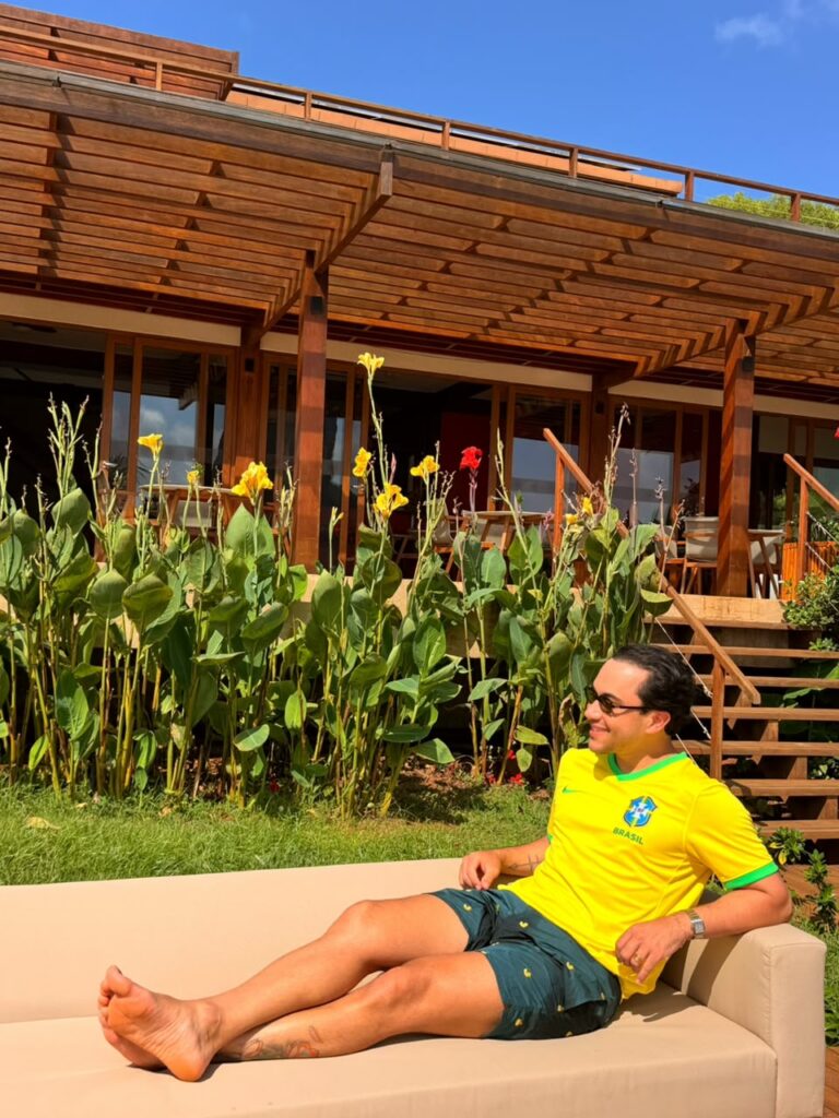 Vinicius Belo na Pousada Ecológica Akanã, em Fernando de Noronha | Foto: Check Hotels