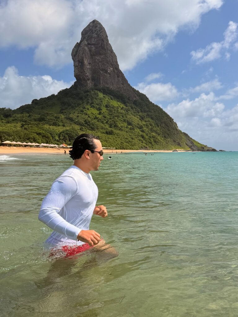 Vinicius Belo em Fernando de Noronha | Foto: Check Hotels