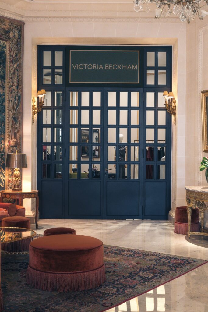 Le Bristol Paris - Pop-up Victoria Beckham 2026 | Foto: divulgação