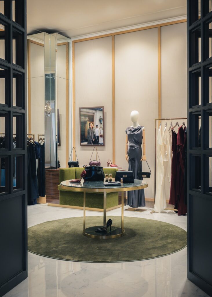 Le Bristol Paris - Pop-up Victoria Beckham 2026 | Foto: divulgação