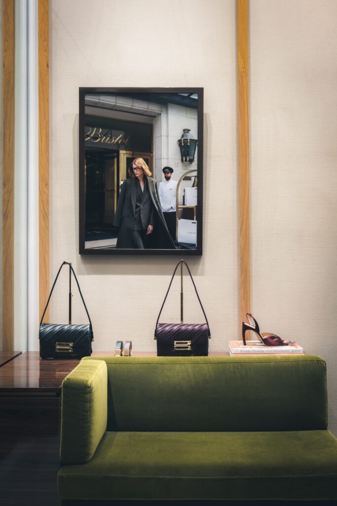 Le Bristol Paris - Pop-up Victoria Beckham 2026 | Foto: divulgação