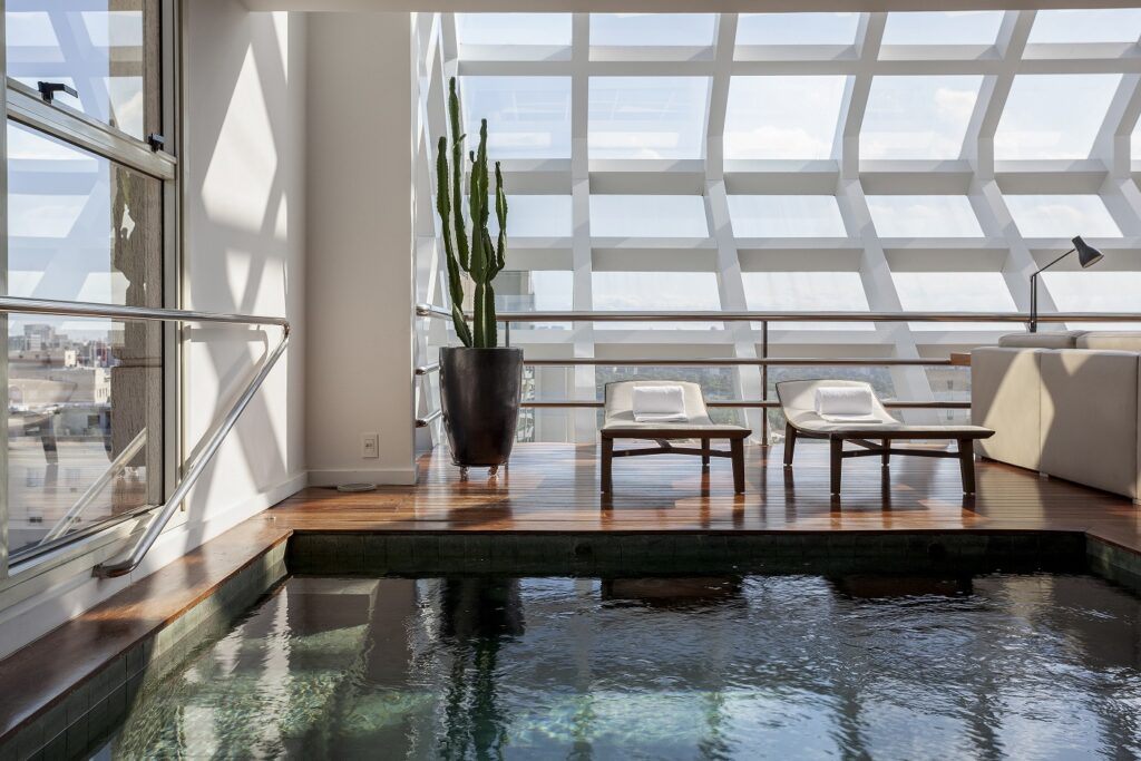 Piscina privativa da Suíte Cubo | Emiliano São Paulo | Foto: Tuca Reines
