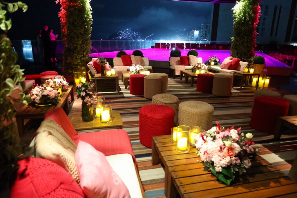 A piscina do hotel Fasano Rio de Janeiro com decoração de Mariana Nogueira | Foto: Reginaldo Teixeira