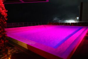 Por que a piscina do Fasano Rio ficou cor-de-rosa?